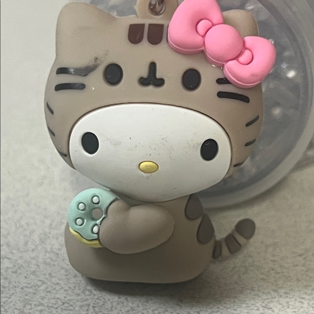Sanrio Brown Cat Keychain with Pink Bow - Picture 2 of 4